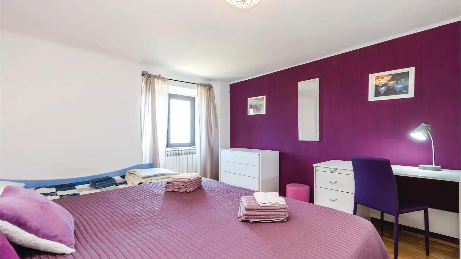 Amazing Apartment In Icici With Kitchen