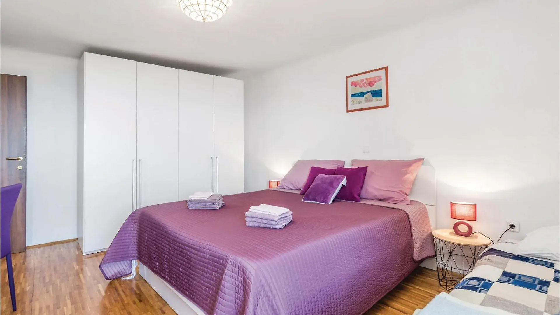 Amazing Apartment In Icici With Kitchen